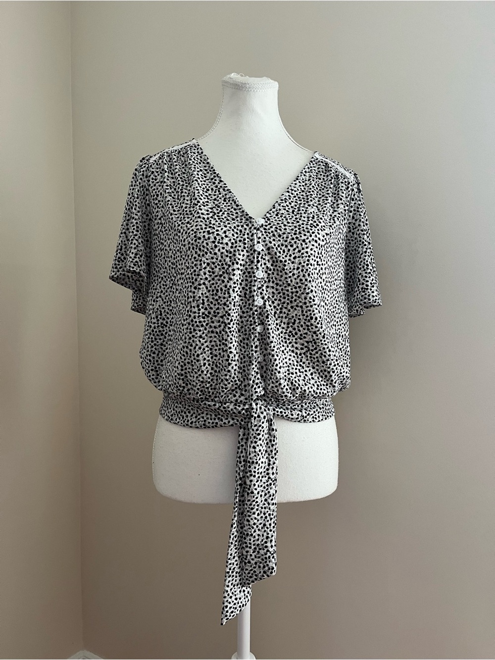 Reitmans Black and White Speckled Tie-Front V-Neck Blouse